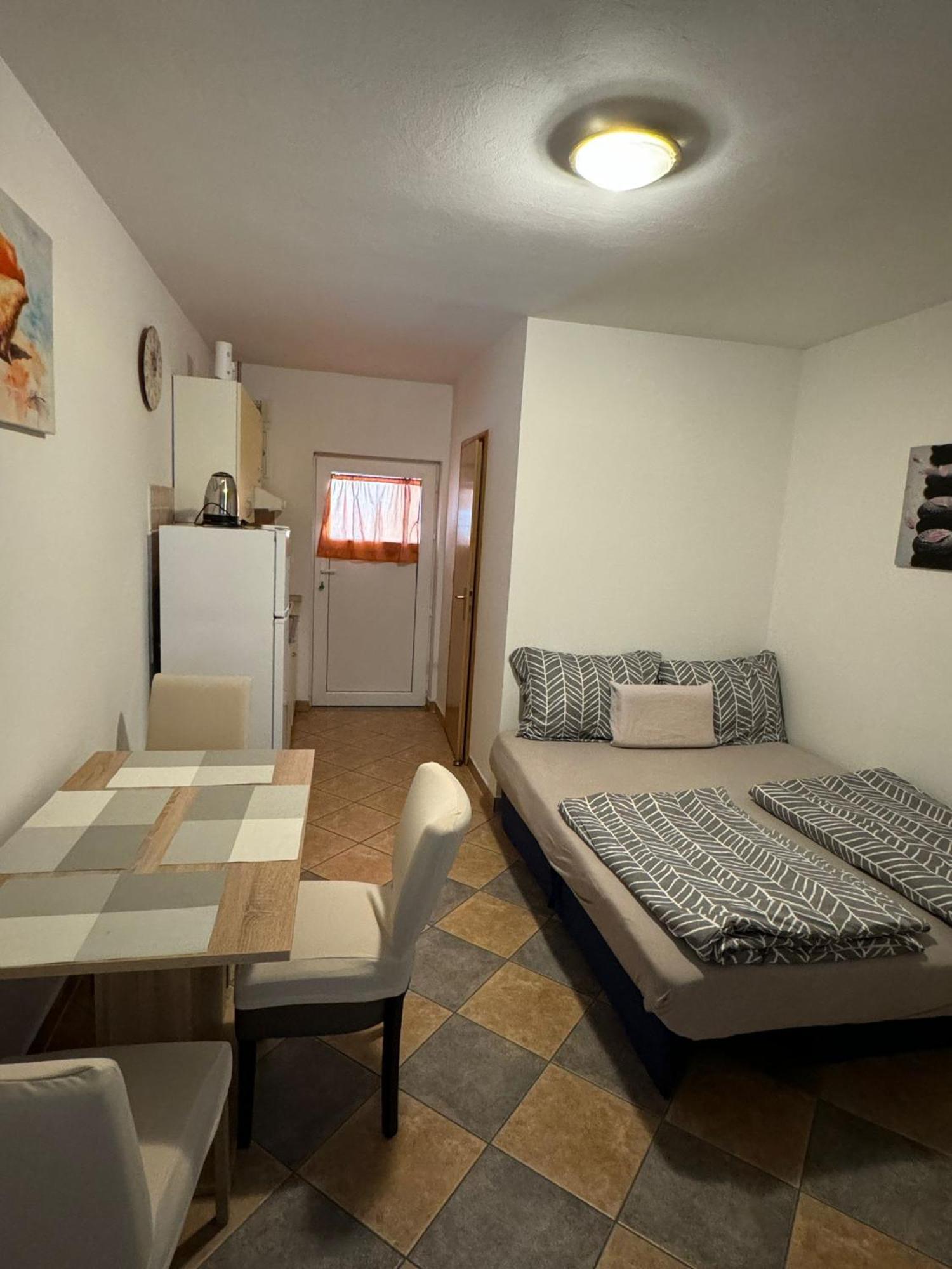 Studio Apartments Mt Шмирка Екстер'єр фото