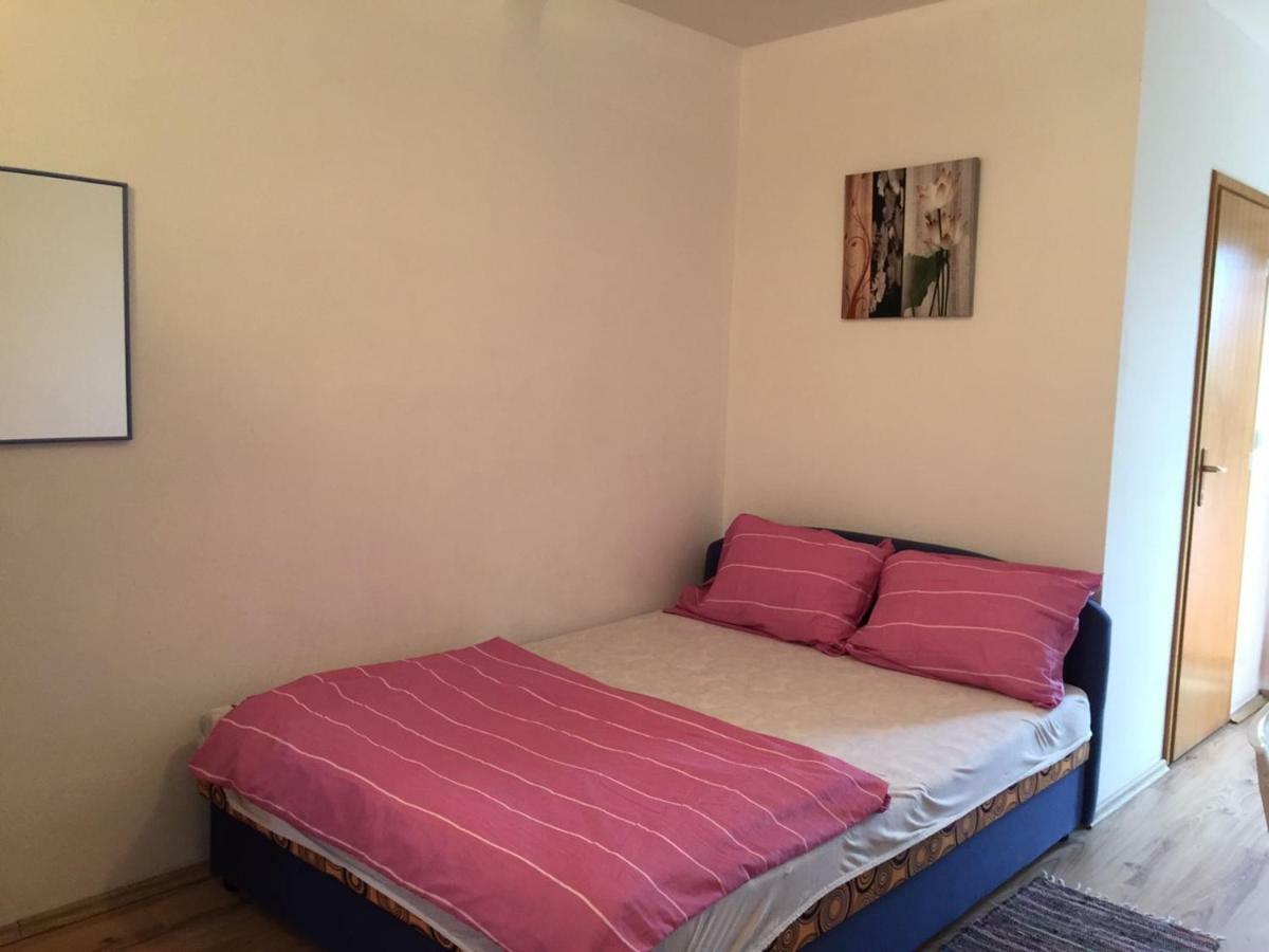Studio Apartments Mt Шмирка Екстер'єр фото